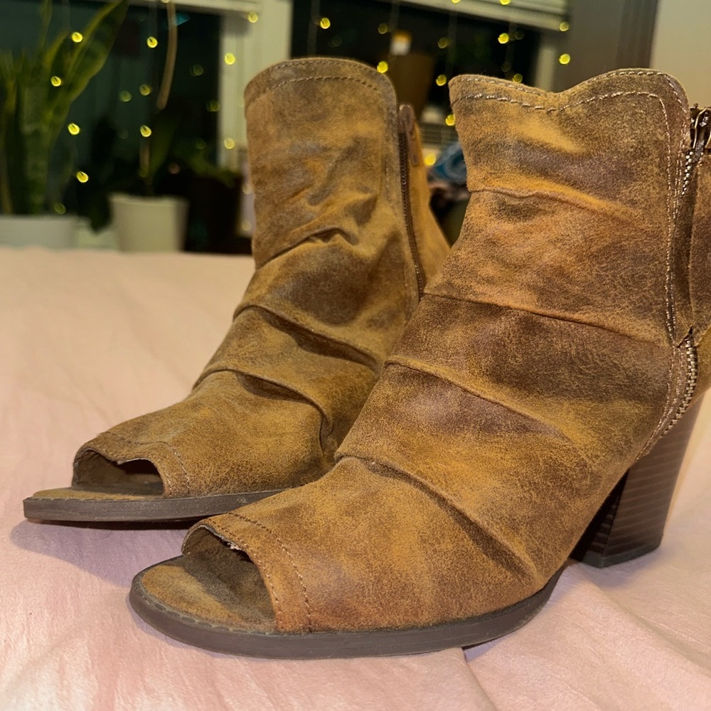 Rampage Booties - Picture 2 of 4